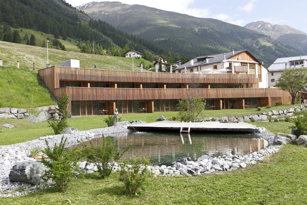 Relais & Chateaux In Lain Hotel Cadonau Brail Bagian luar foto
