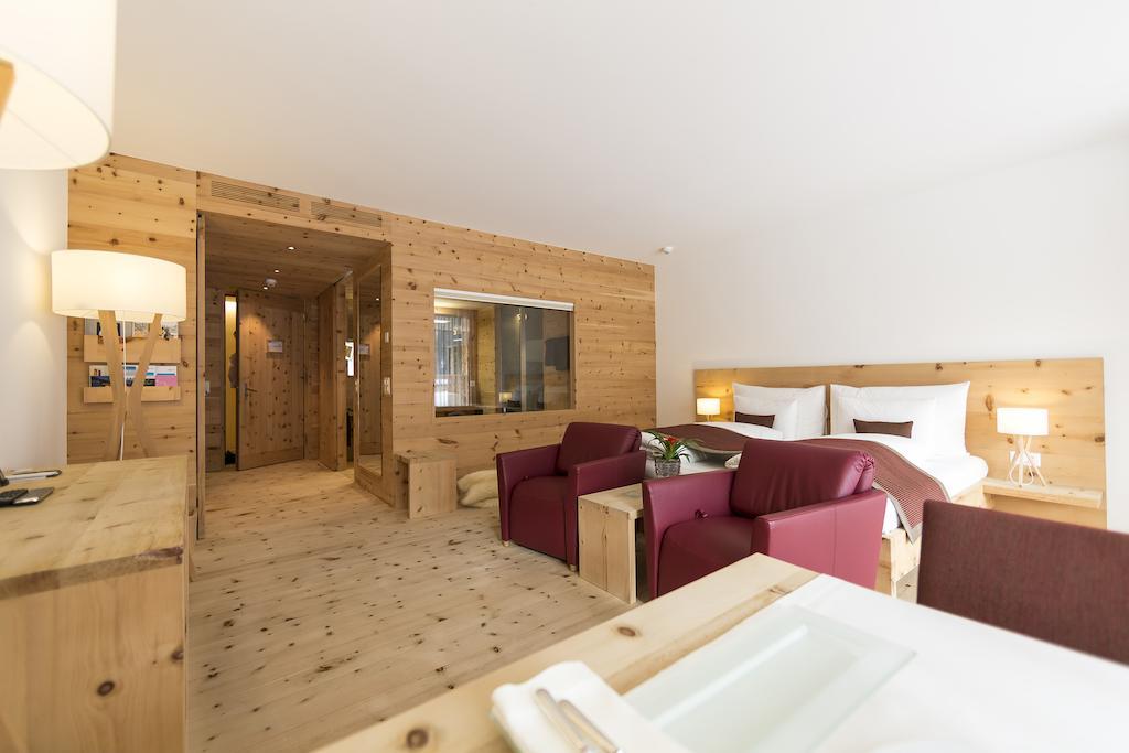 Relais & Chateaux In Lain Hotel Cadonau Brail Bagian luar foto